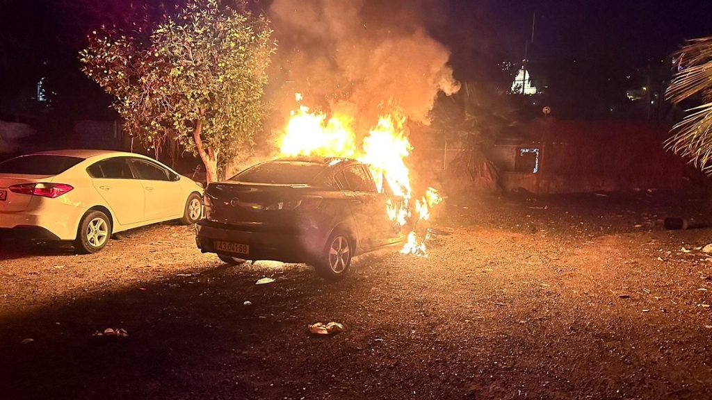 כיבוי רכב בוער בחיפה