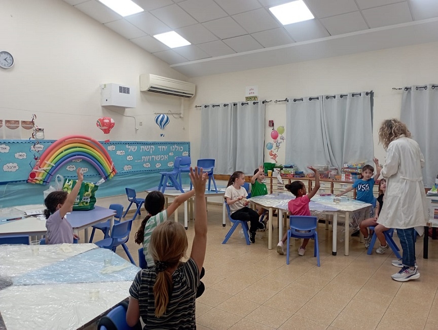 המרכזים הקהילתיים ביקנעם מחבקים את ילדי המפונים