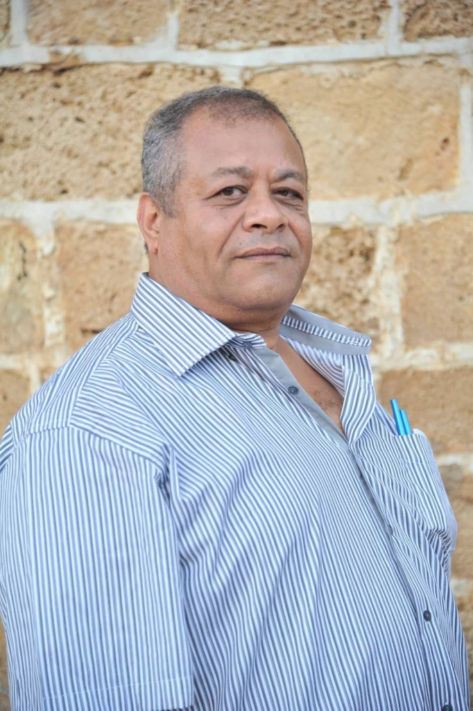 ثلجٌ ستائرُكِ هذا المساء