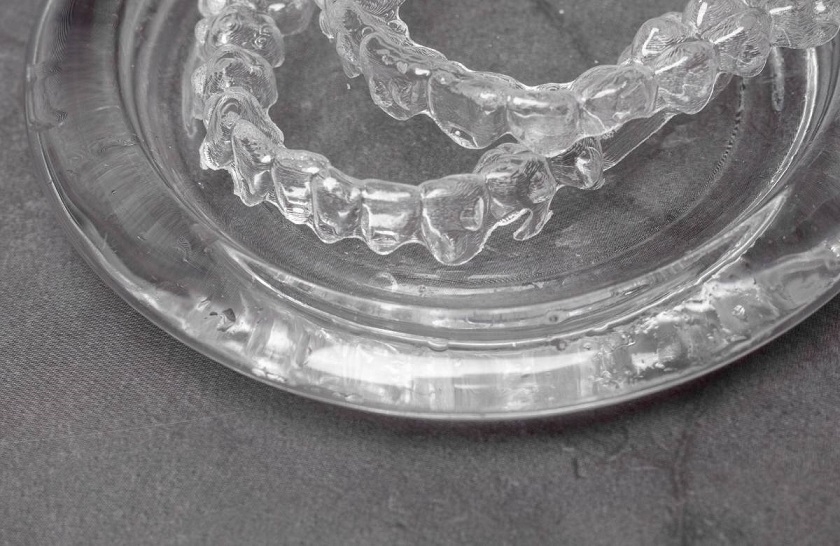 חדש בישראל: יישור שיניים שקוף בשיטת אינויזיליין