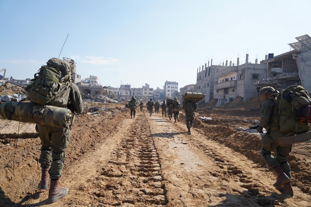 לוחמי חטיבת הצנחנים נלחמים בלב חאן יונס