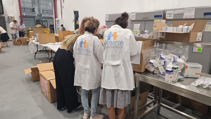 מרימים את הכפפה לניסוי בתרופה נגד הפטרייה מעזה