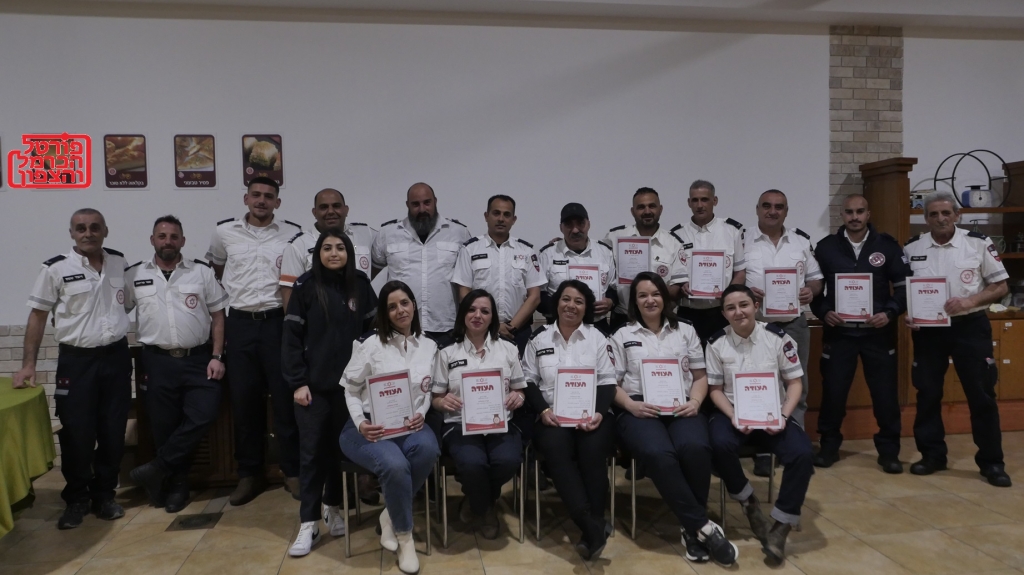 מצילי החיים של מד"א דליה עוספיה מקבלים דרגות