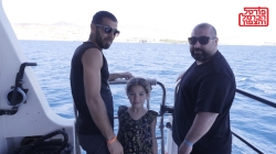 משפחה צעירה מדליה מבלה במפרץ אילת