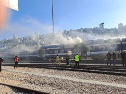 לוחמי האש השתלטו על השריפה בקרונות מוסך הרכבת