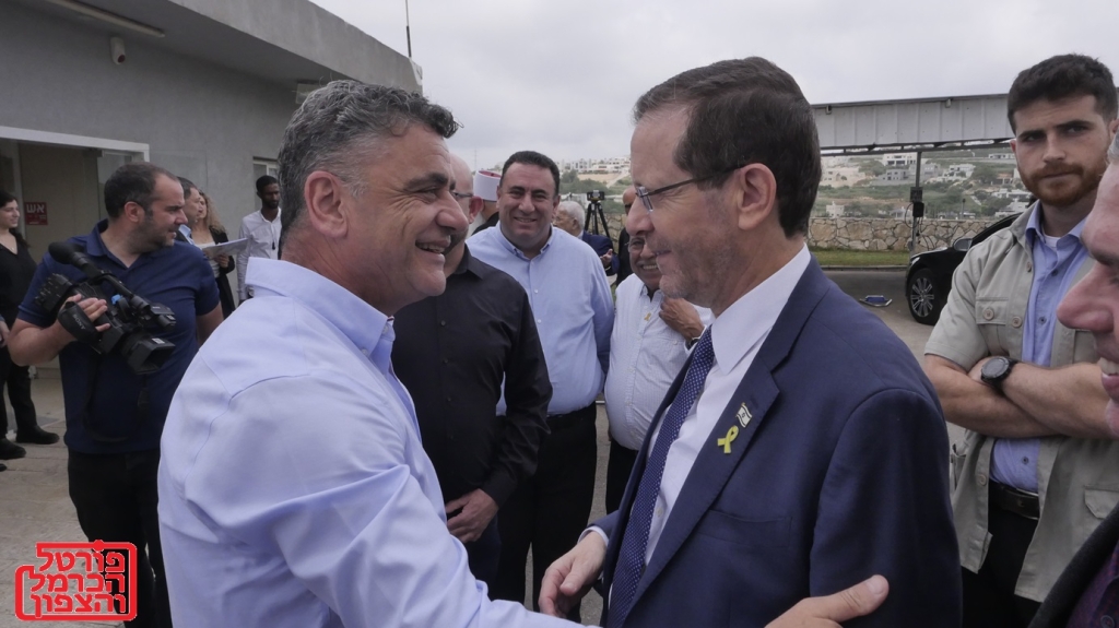 הנשיא הרצוג ועמאד שחידים