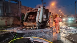  שריפת משאית אשפה בצ'ק פוסט שבחיפה