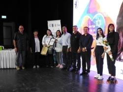 מיאר חטיב קיבלה אות שר החינוך לנוער מתנדב מצטיין
