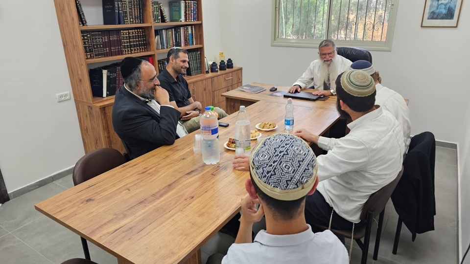 ראש העיר בית שאן נועם ג'ומעה בעמותת חיבורים