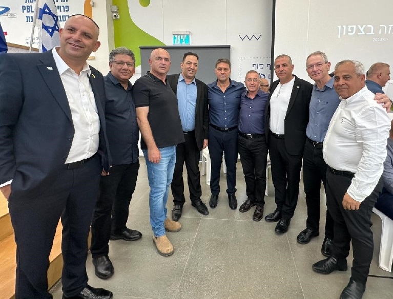 העבודה של עובדי חברת החשמל בשטחים שנפגעו מירי