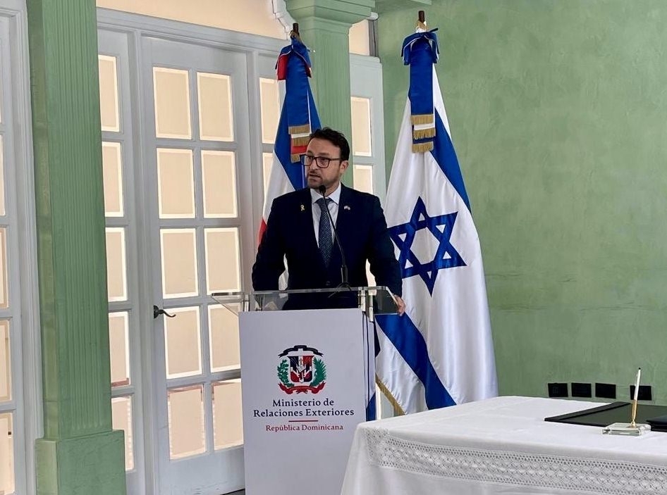 רסלאן אבו רוקן השגריר ומשלחת רפואית לג'מייקה