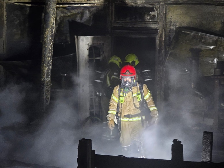 הבניין בבית ג'ן נשרף כליל