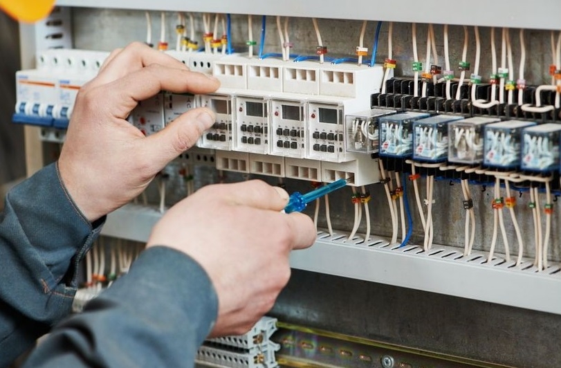 לוחות חשמל המדריך המקיף מהות חשיבות ועלויות