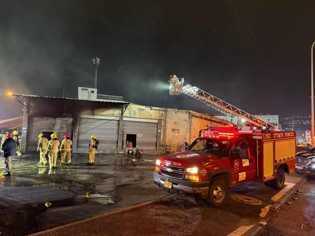לוחמי האש השתלטו על שריפת צמיגים בצ'ק פוסט