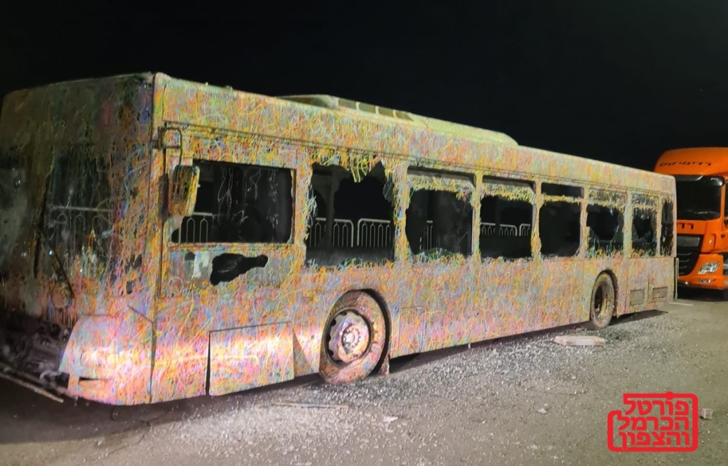 נזק לאוטובוס של האמן סאם חלבי