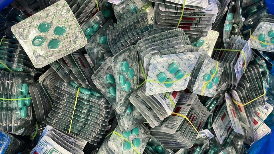 מכס נתב"ג סיכל הברחה של כ-30,000 כדורי ויאגרה וקמאגרה