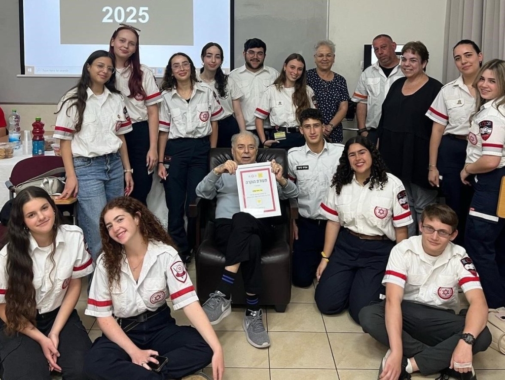 מתנדבי מד"א ביקנעם שמעו את סיפורו של שורד השואה דוד פלג