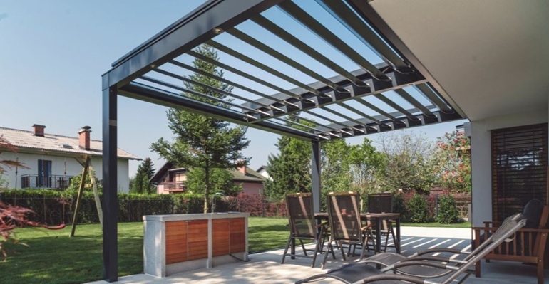 פרגולת אלומיניום או פרגולת עץ מה עדיף?