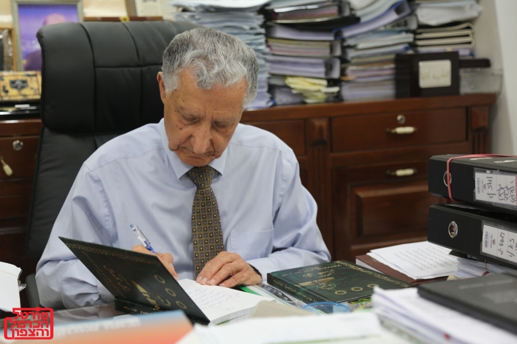 القوانين الأساسيّة للكون بسيطة لكن لا نفهمها لأنّ حواسّنا محدودة !