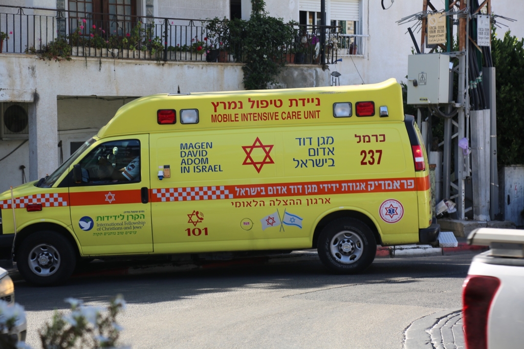 צעירי מד"א דליה עוספיה מגייסים מזון לחג