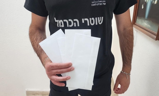 שוטרי דליה עוספיה מפגינים אנושות