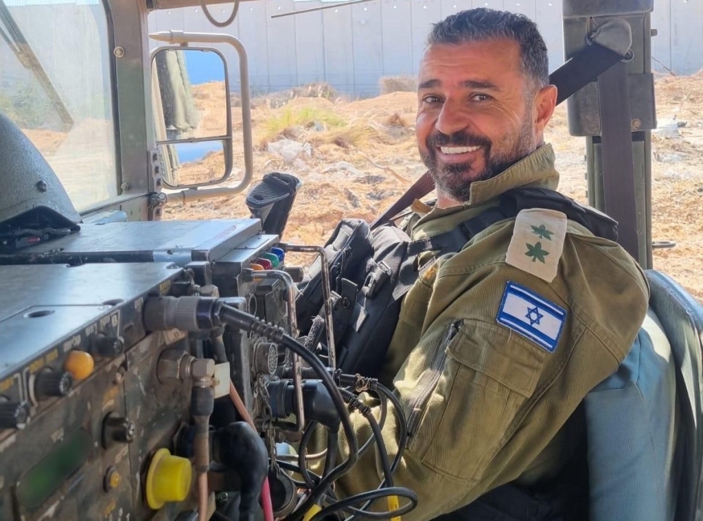 סא"ל מיל' לואי פלאח לוחם עם לוחמים