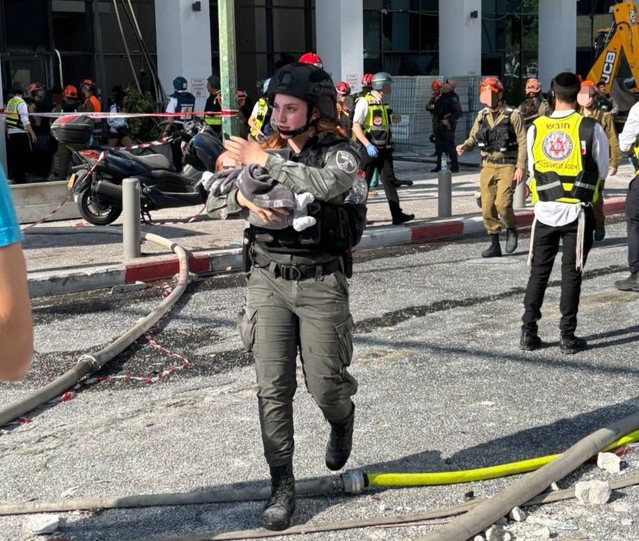 חילוץ פצועים ולכודים בזירות ההרס