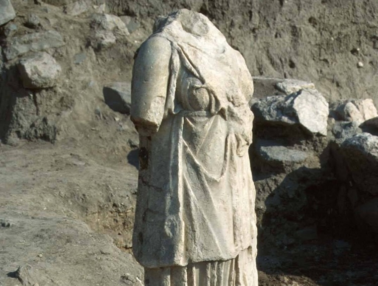 "מצאנו עוד פסל"