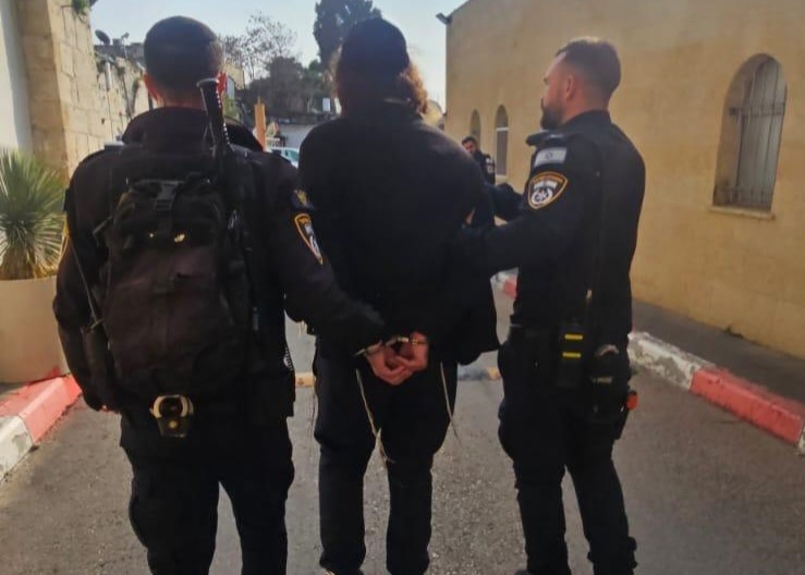 שחט חמור ותלה את ראשו בבית קברות