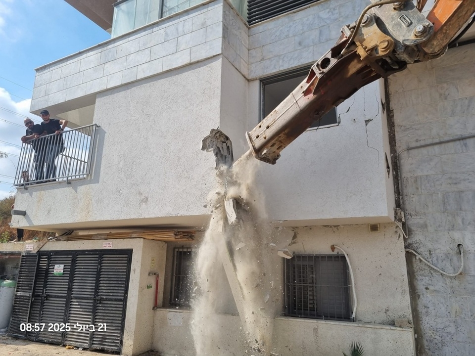 פועלים נגד עבירות בנייה