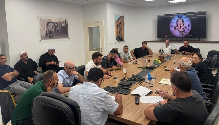 מליאת מועצת עוספיה מבקשת להדיח את היועמ"ש מוניב וסמירה נגד