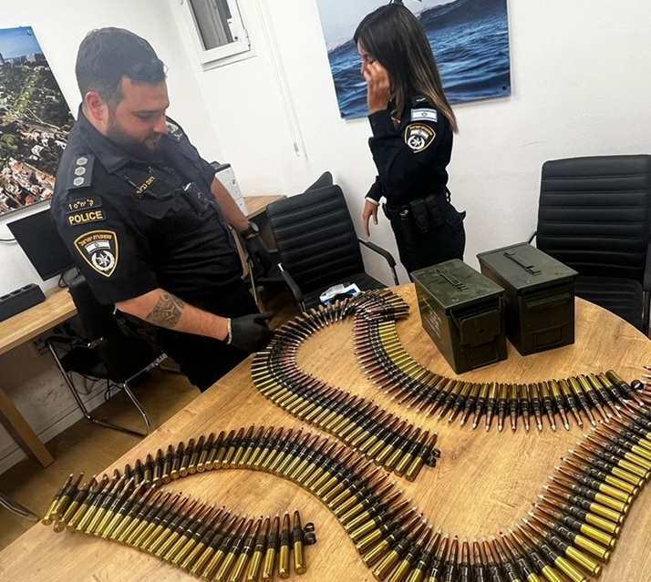 שוטרי חוף ולוחמי מג"ב תפסו אמצעי לחימה וסמים