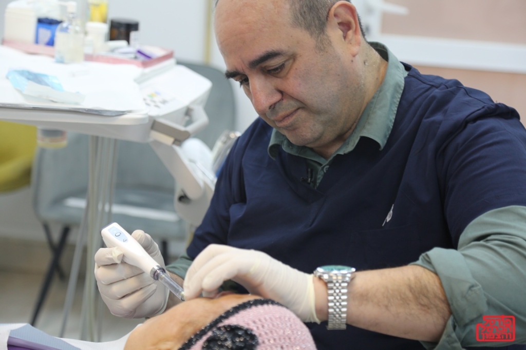 ד"ר דניאל רופא שיניים בעל שם