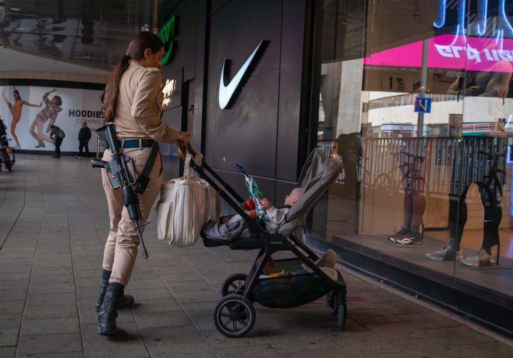 גלריה ZOA בין פסיעה למבט