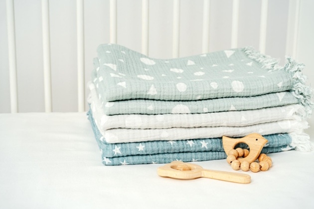 המעבר הגדול: כיצד לבחור מצעים למיטת מעבר