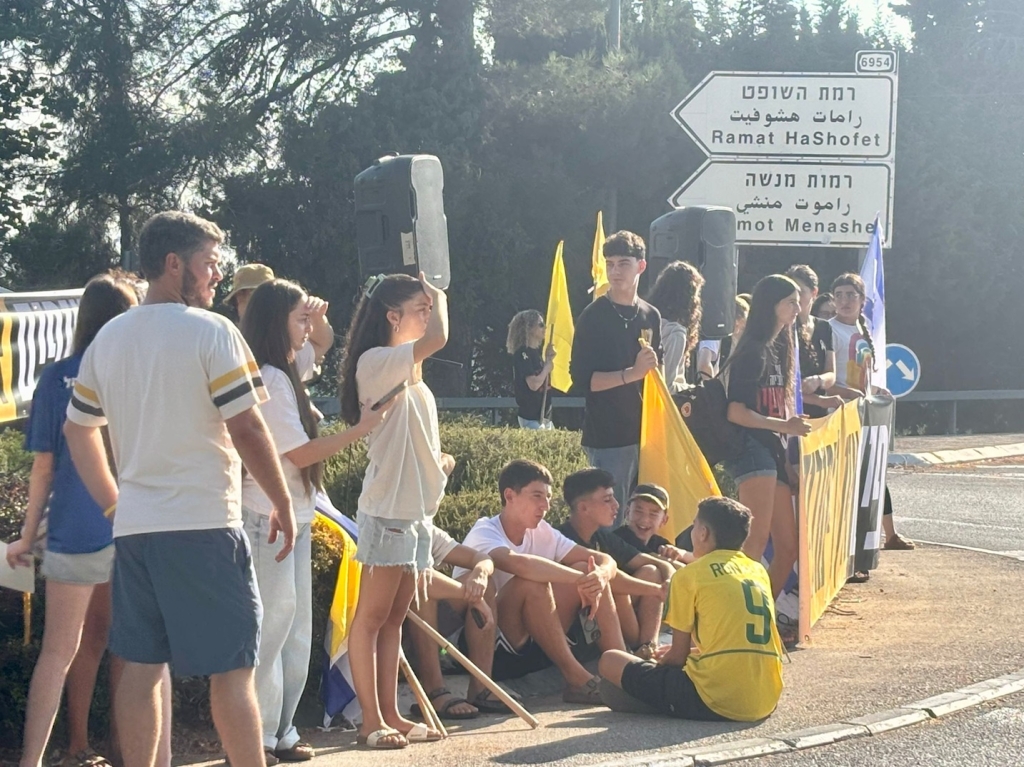 תלמידי תיכון מגידו למען החטופים