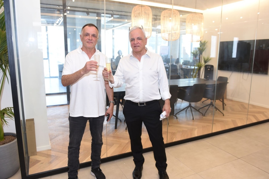 אמסלם טורס חוגגת 42 שנות