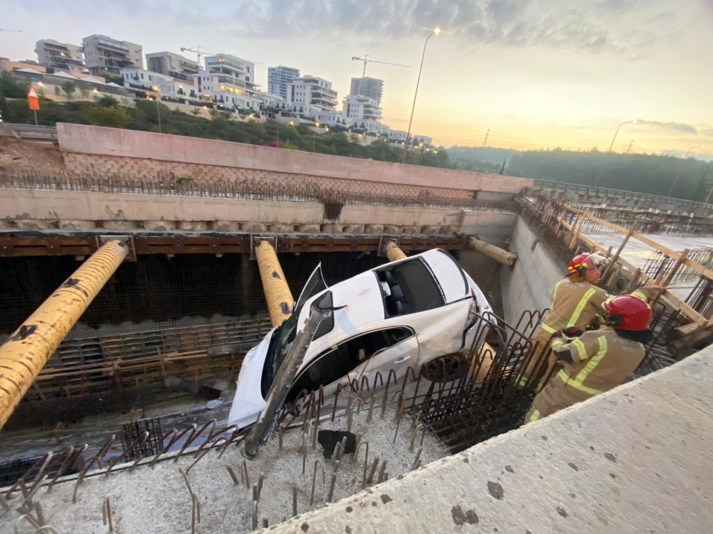 רכב נפל לפיגומי מחלף ליד שפרעם