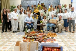 תפוחים מהגליל ודבש מהעוטף