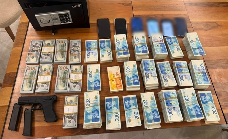 השליך מחלון ביתו כמליון וחצי ש"ח