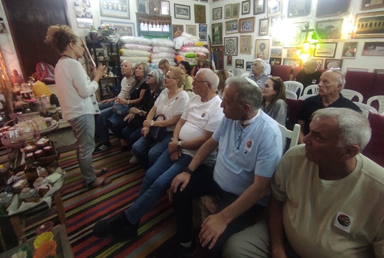 מבקרים בבית המורשת בג'וליס