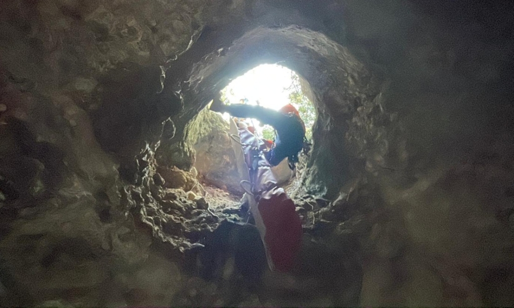 חילוץ צעיר שנפל לבור בח'רבת חג'לה בכרמל