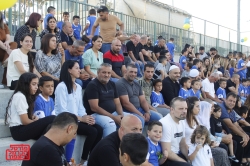 למה מוניב מרשה לדבר הזה לקרות במגרש של ילדי עוספיה?