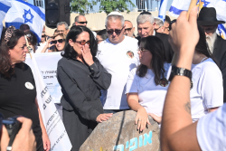 אופיר צרפתי הובא לקבורה בפעם שלישית