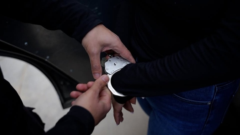 נעצר חשוד בהשלכת מטען בנשר