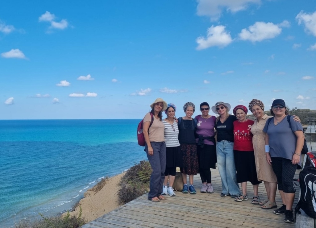 בין הים לשמיים