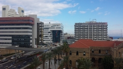 טראגי תינוקת פונתה מגן פרטי במצב אנוש