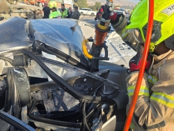 הכבאים חילצו מהתאונה אישה ללא רוח חיים
