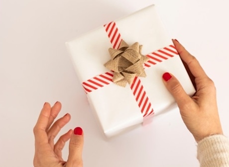 מתנה ליולדת: 5 אופציות טרנדיות ומומלצות ל-2025