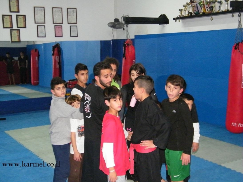 ילדים בחוג אומנויות לחימה